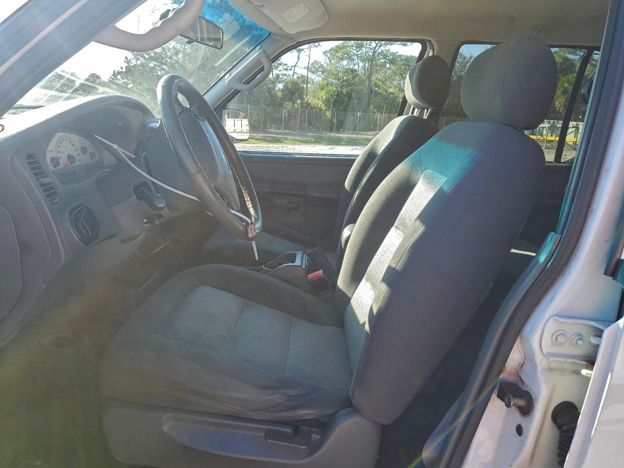 Ford Explorer Image 10