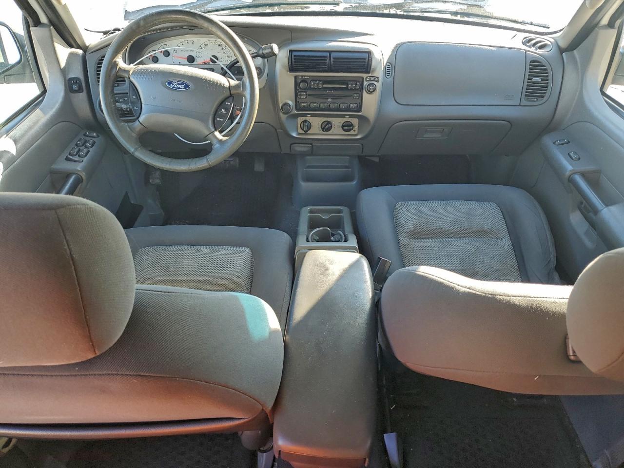 Ford Explorer Image 9