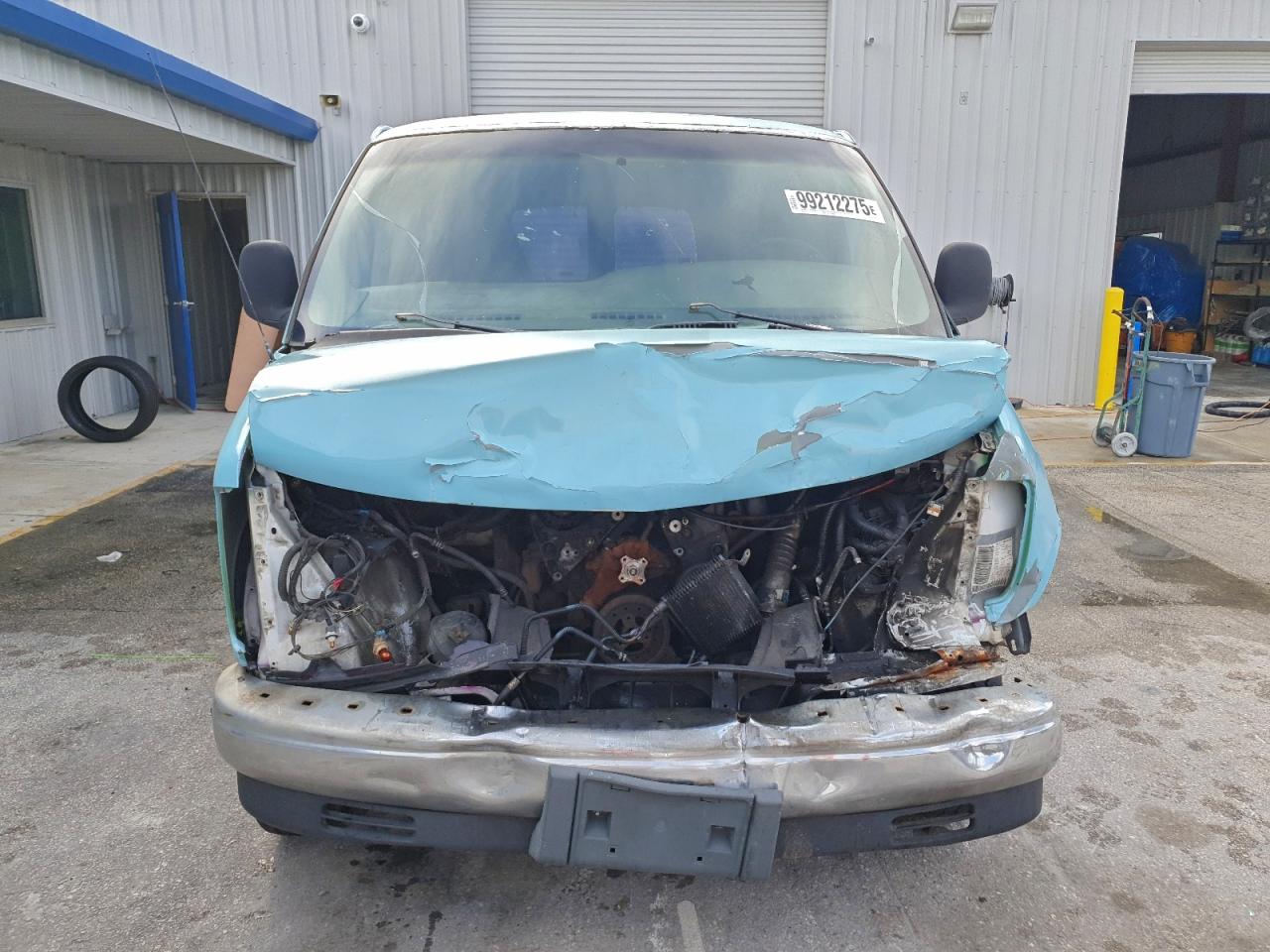 GMC Savana G3500 Image 3