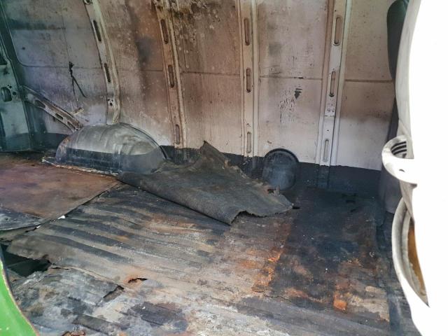 GMC Savana G3500 Image 10