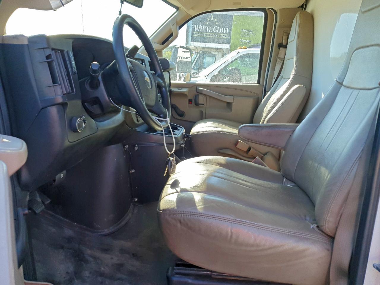 Chevrolet Express Image 10