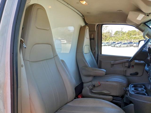 Chevrolet Express Image 12