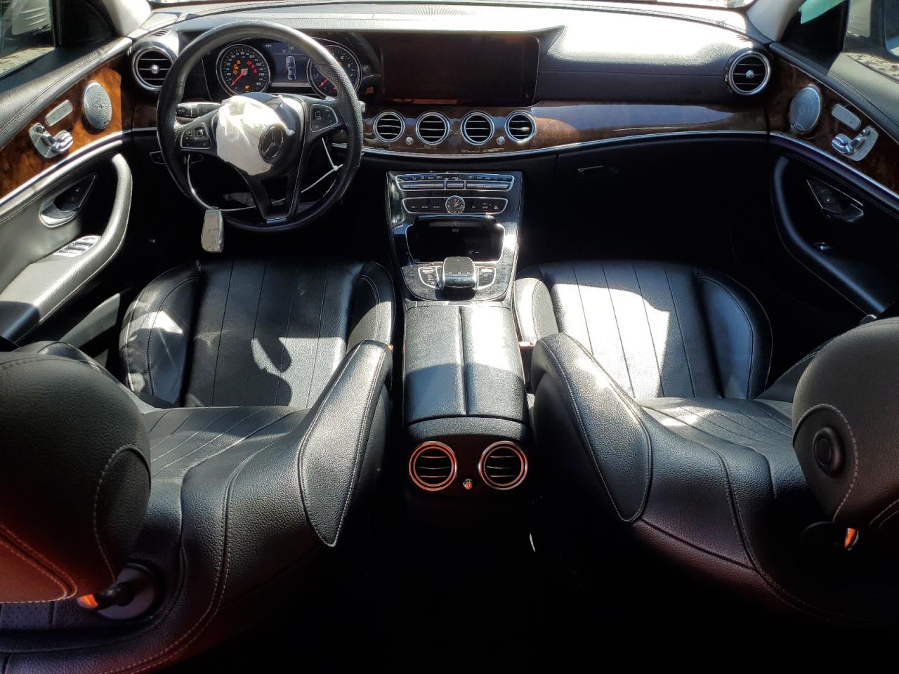 Mercedes-Benz E-Class 300 4matic Image 8