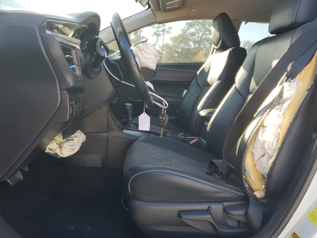 Toyota Corolla L Image 12