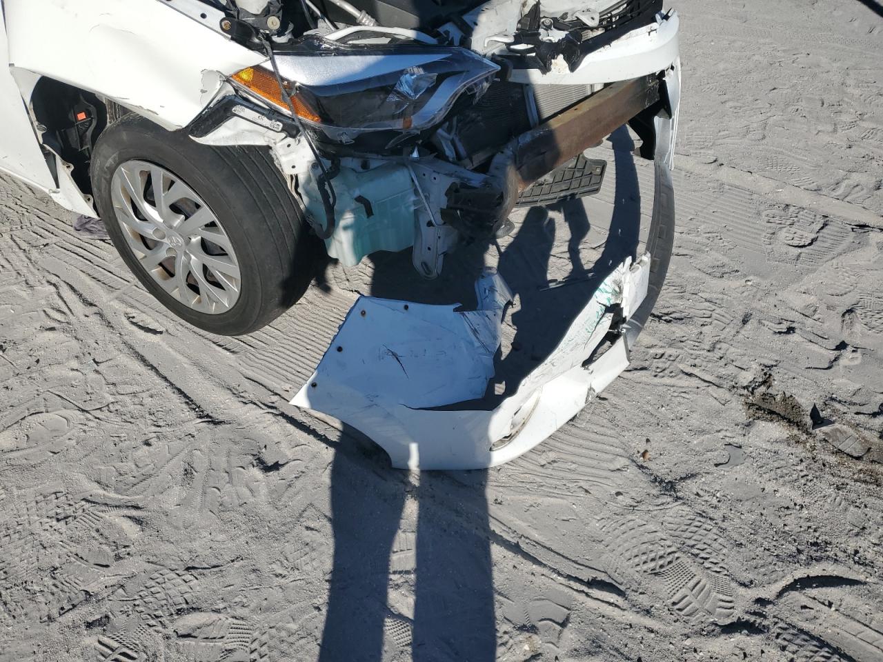 Toyota Corolla L Image 8