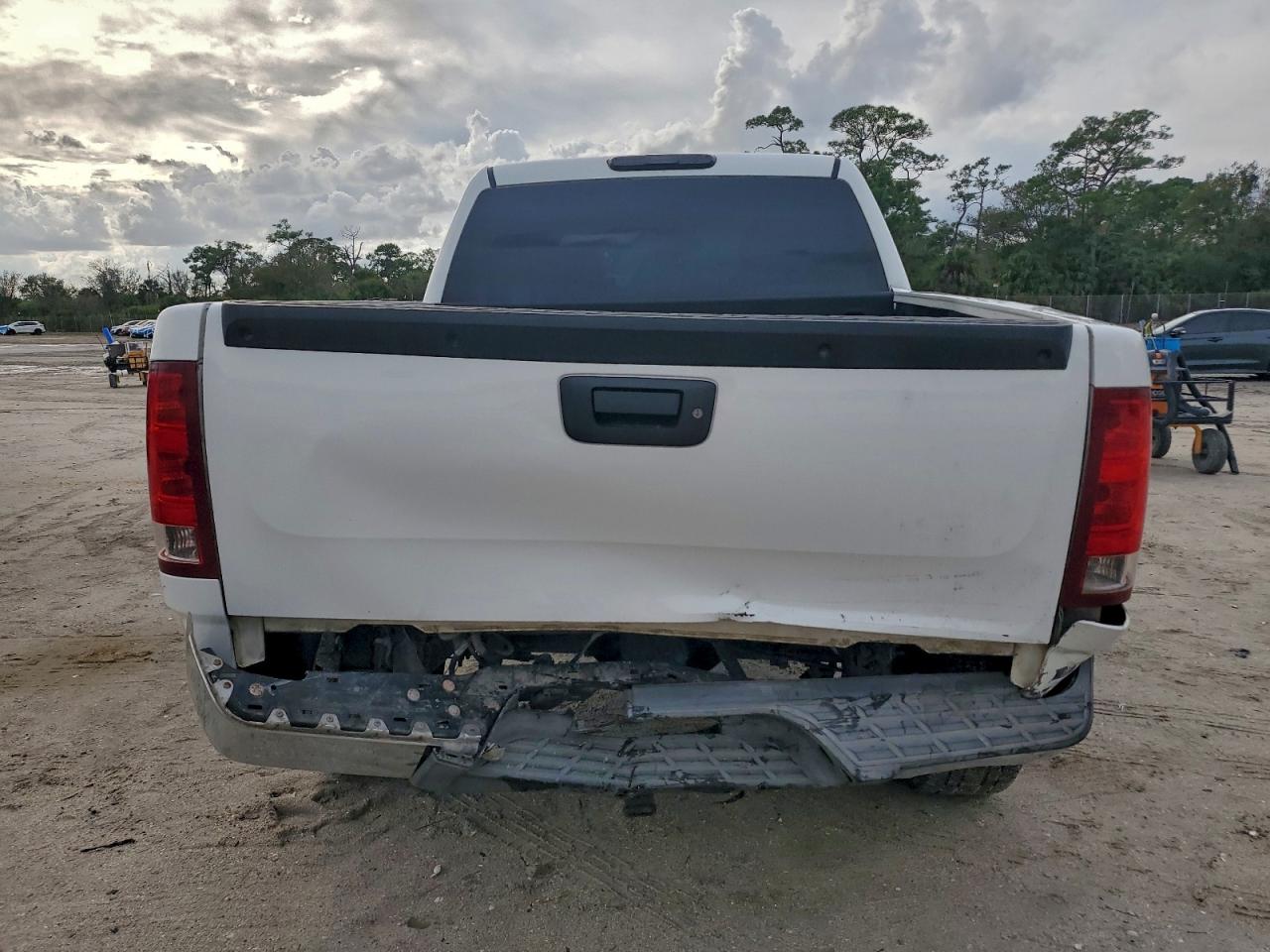 GMC Sierra C1500 Image 4