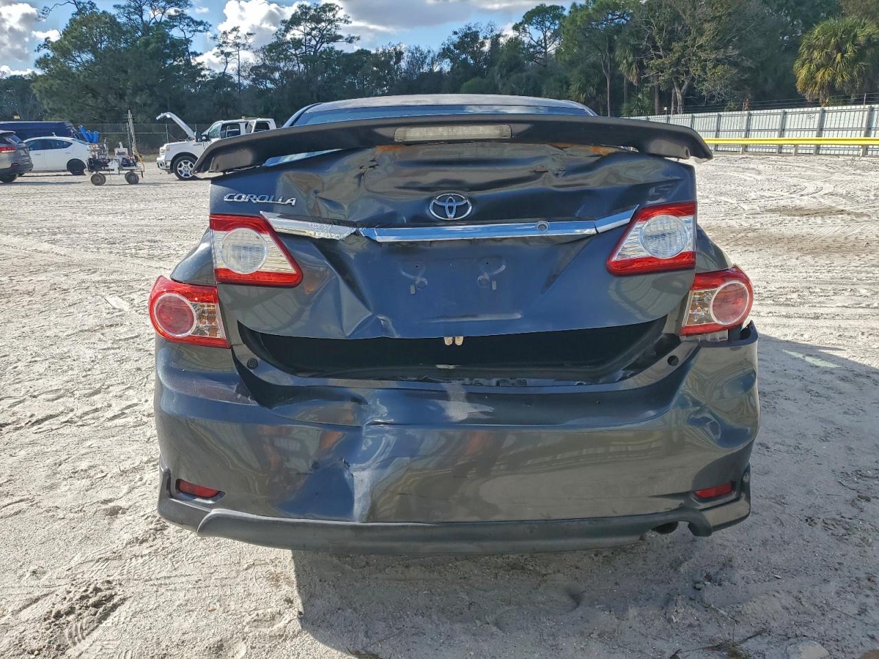 Toyota Corolla Base Image 5