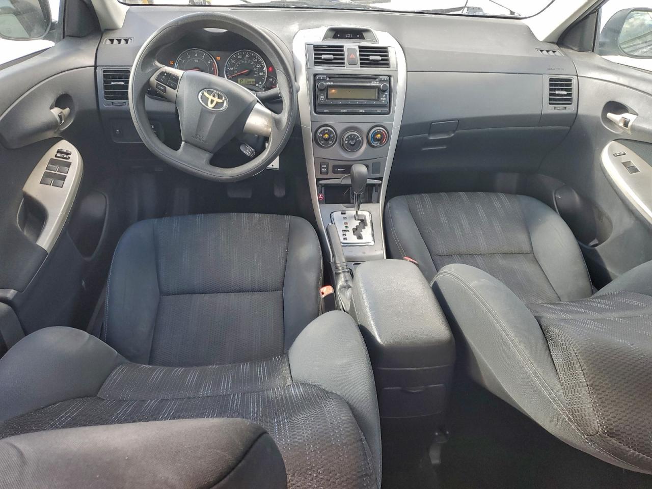 Toyota Corolla Base Image 12