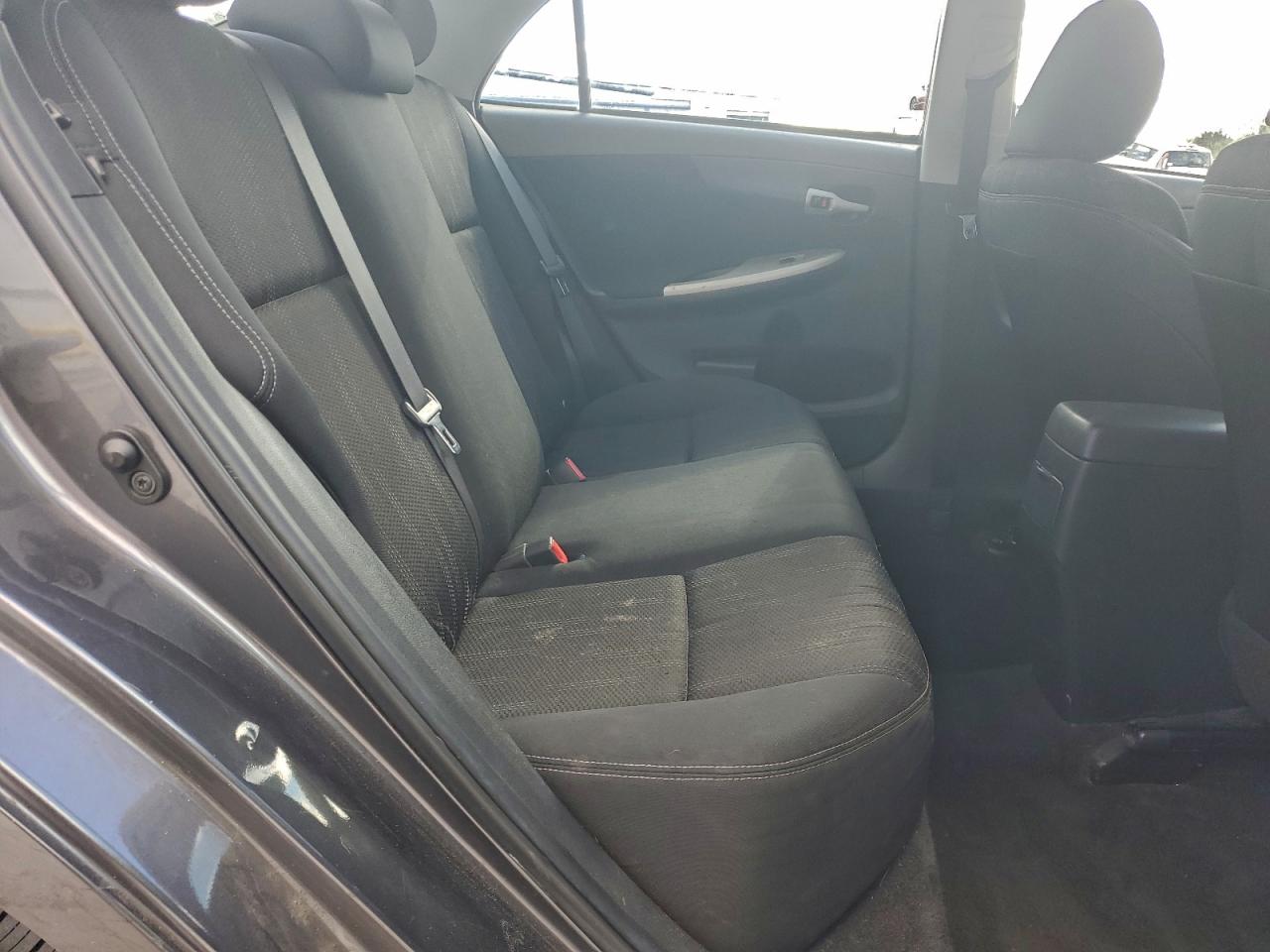 Toyota Corolla Base Image 7