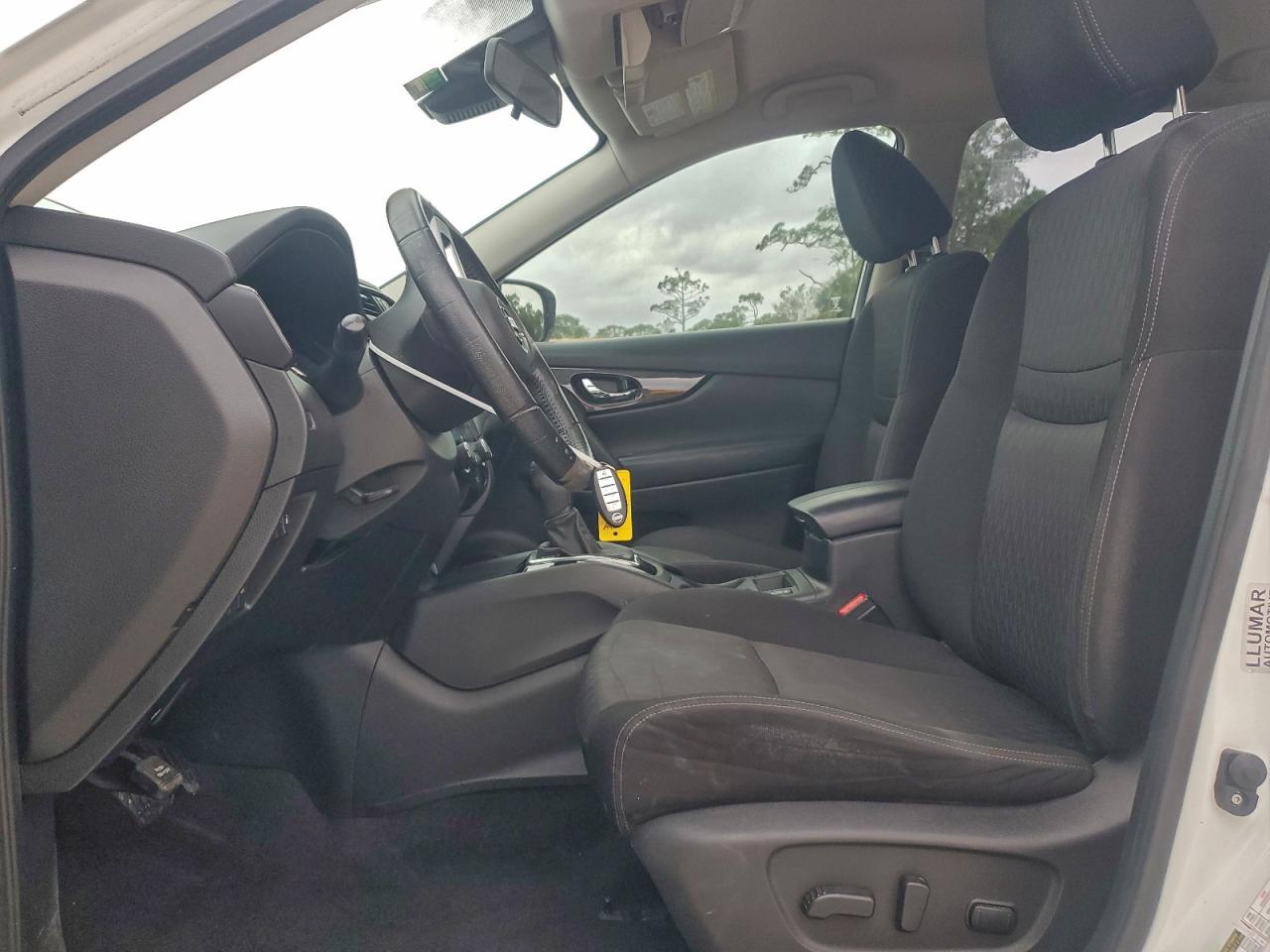 Nissan Rogue S Image 5