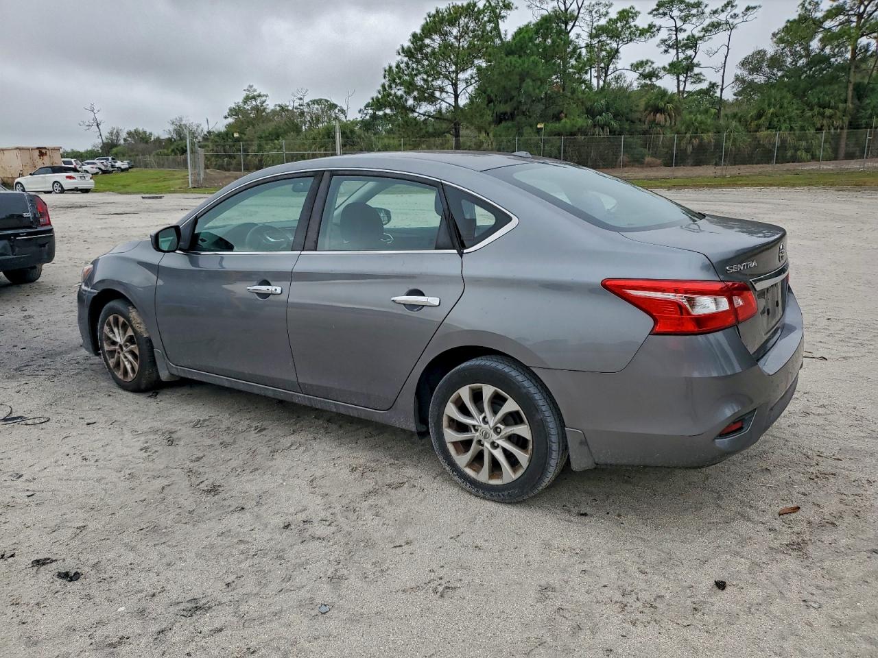 Nissan Sentra S Image 4