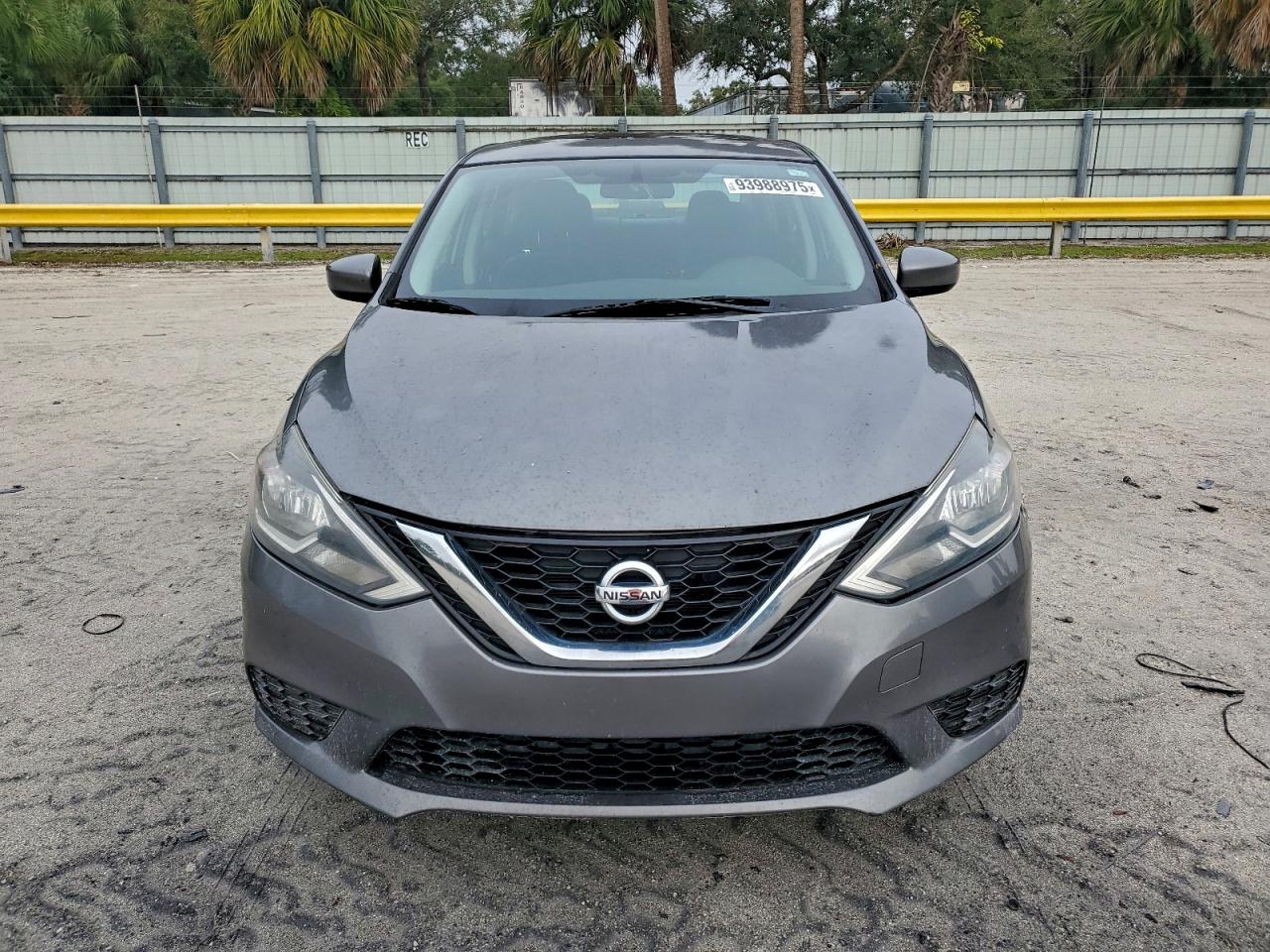 Nissan Sentra S Image 2