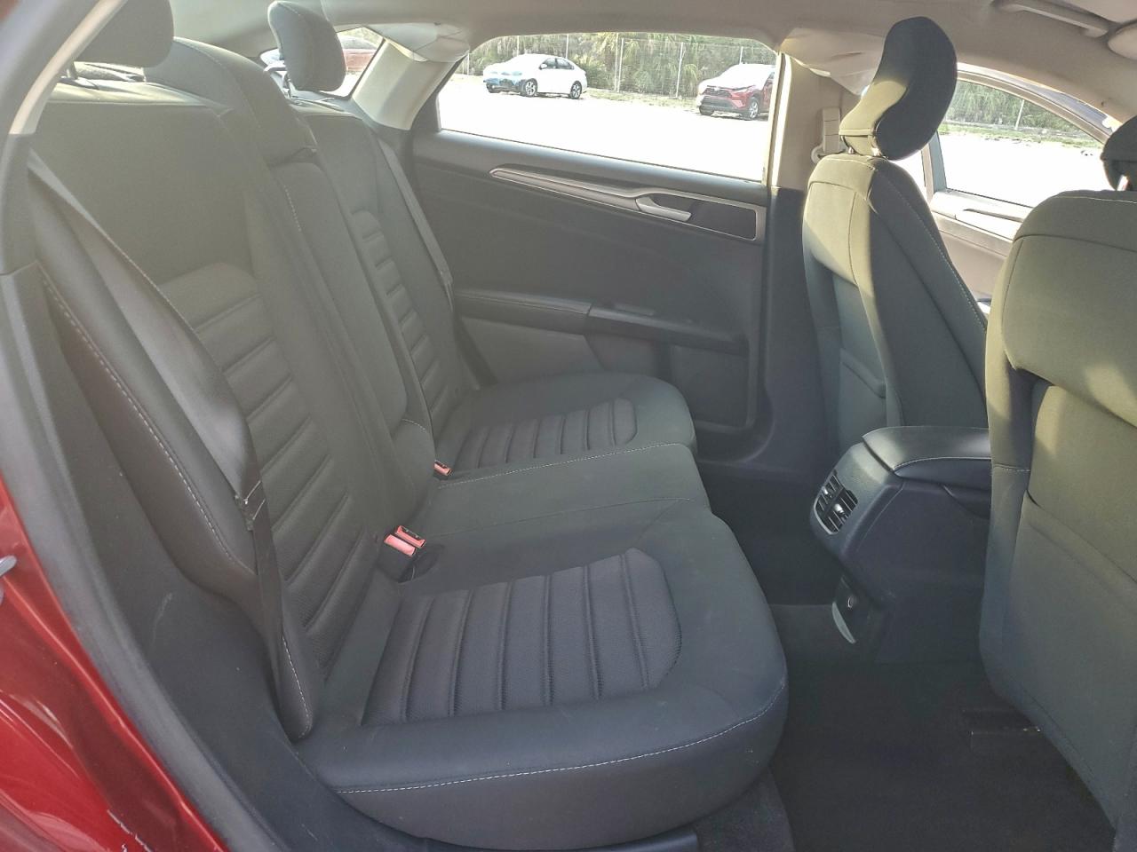 Ford Fusion Se Image 8