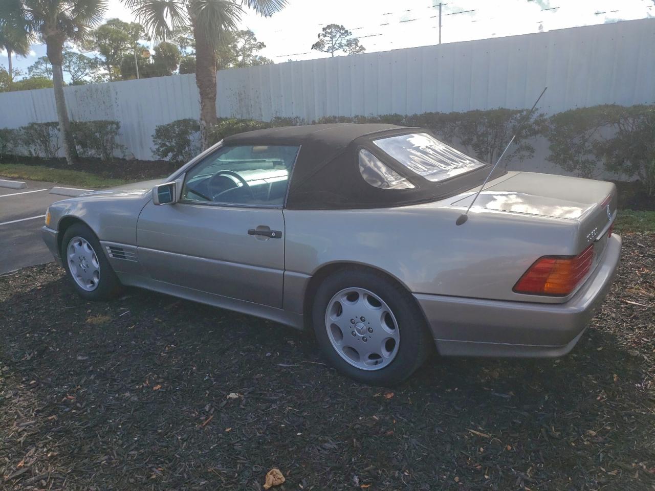 Mercedes-Benz S-Class 320 Image 2