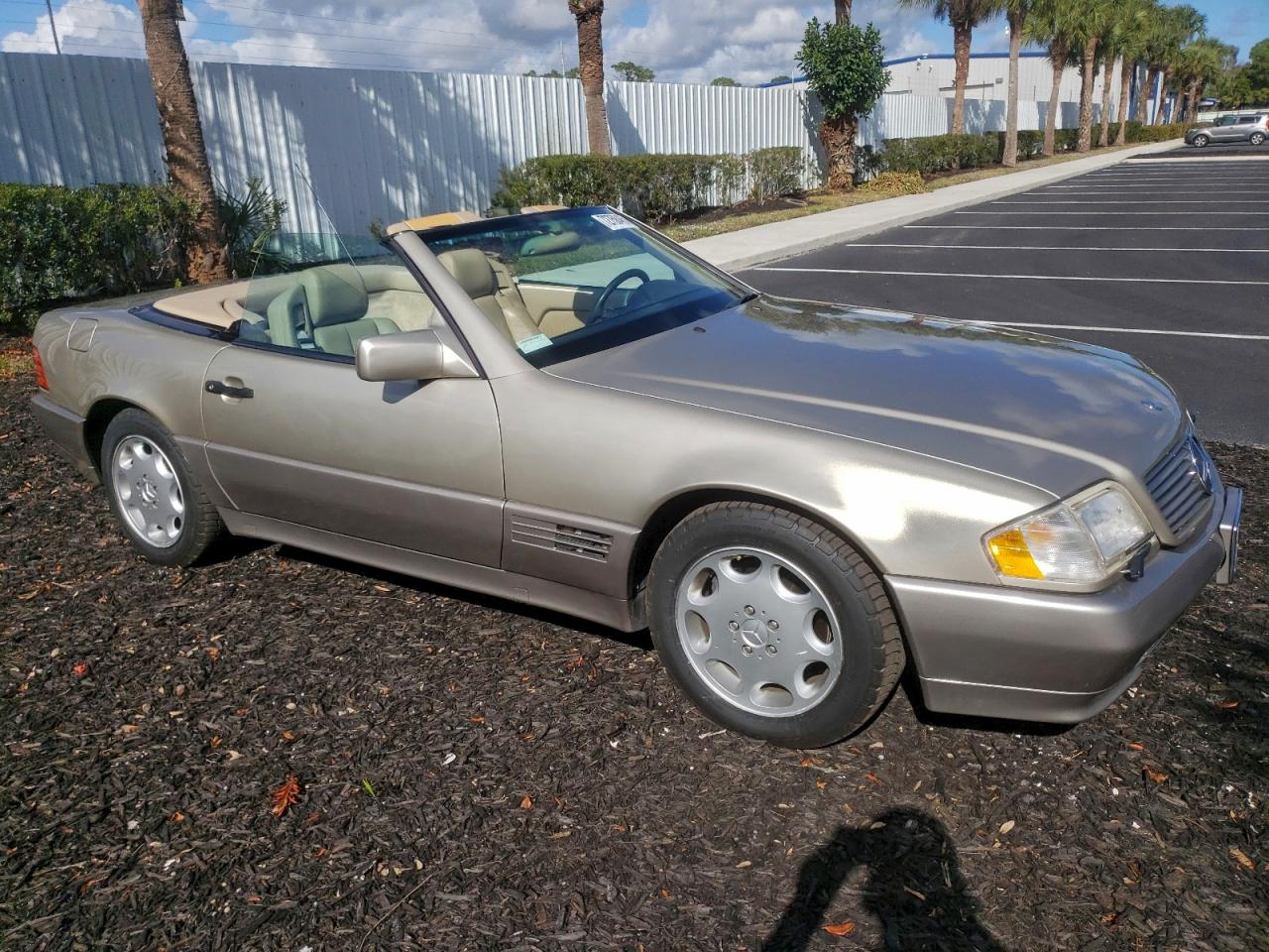 Mercedes-Benz S-Class 320 Image 12