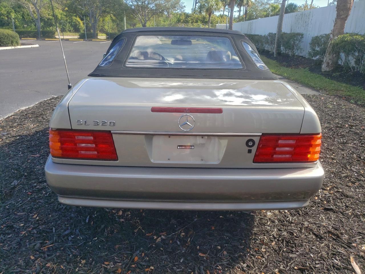 Mercedes-Benz S-Class 320 Image 4