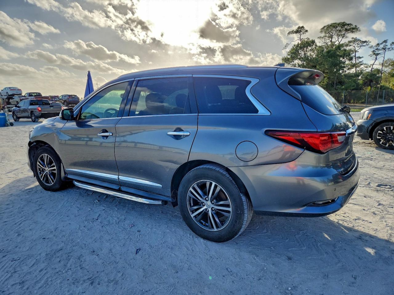 INFINITI Qx Image 5