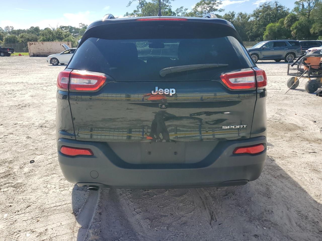 Jeep Grand Cherokee Sport Image 4