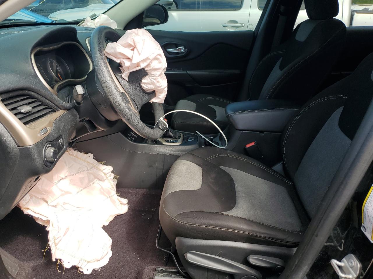 Jeep Grand Cherokee Sport Image 3