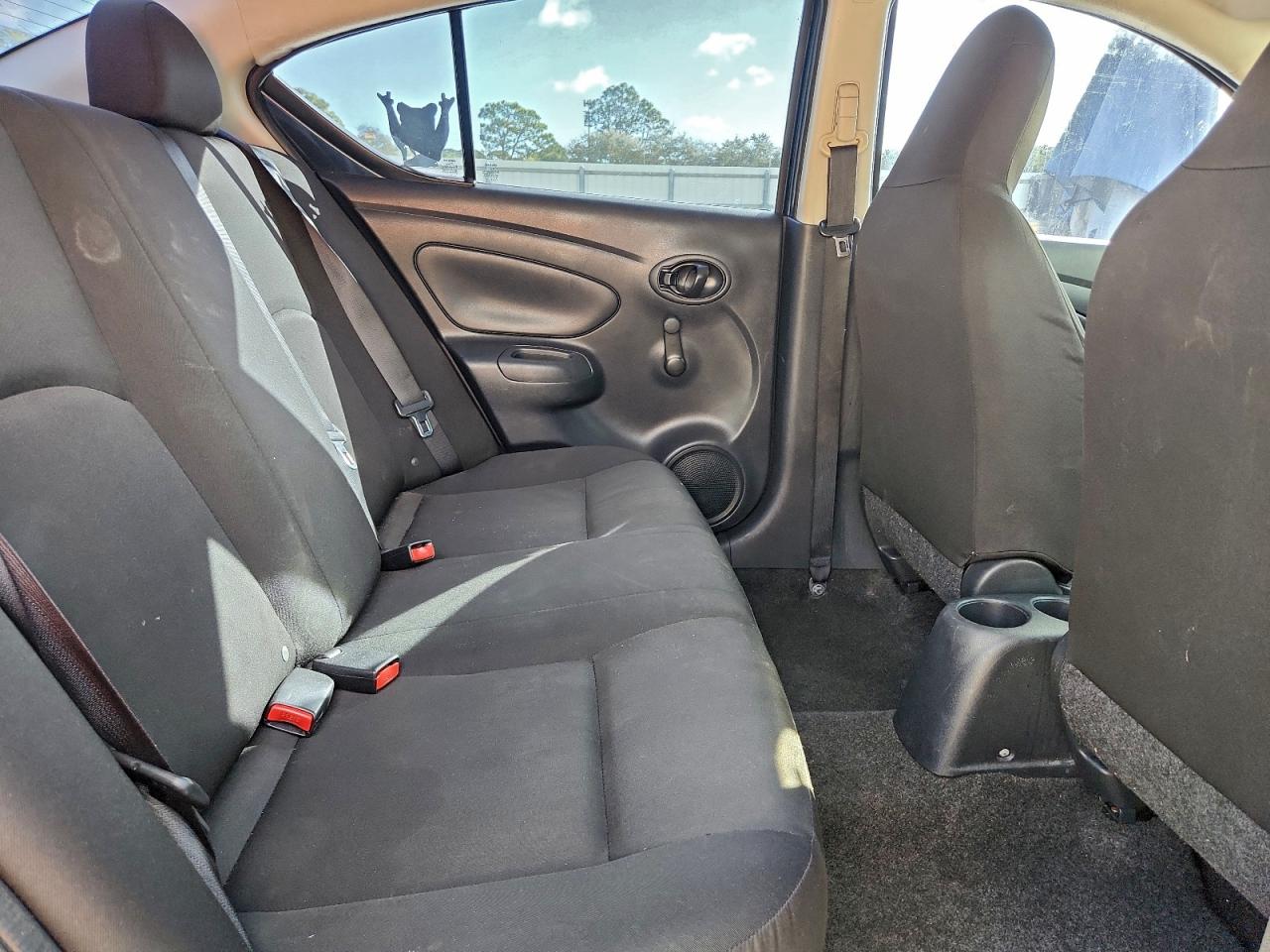 Nissan Versa S Image 5