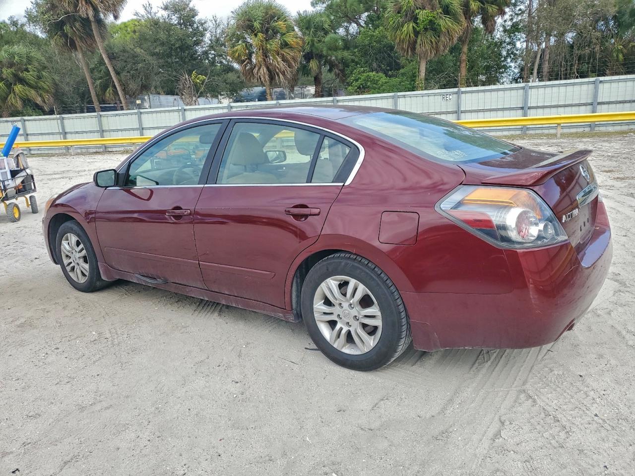 Nissan Altima Base Image 4