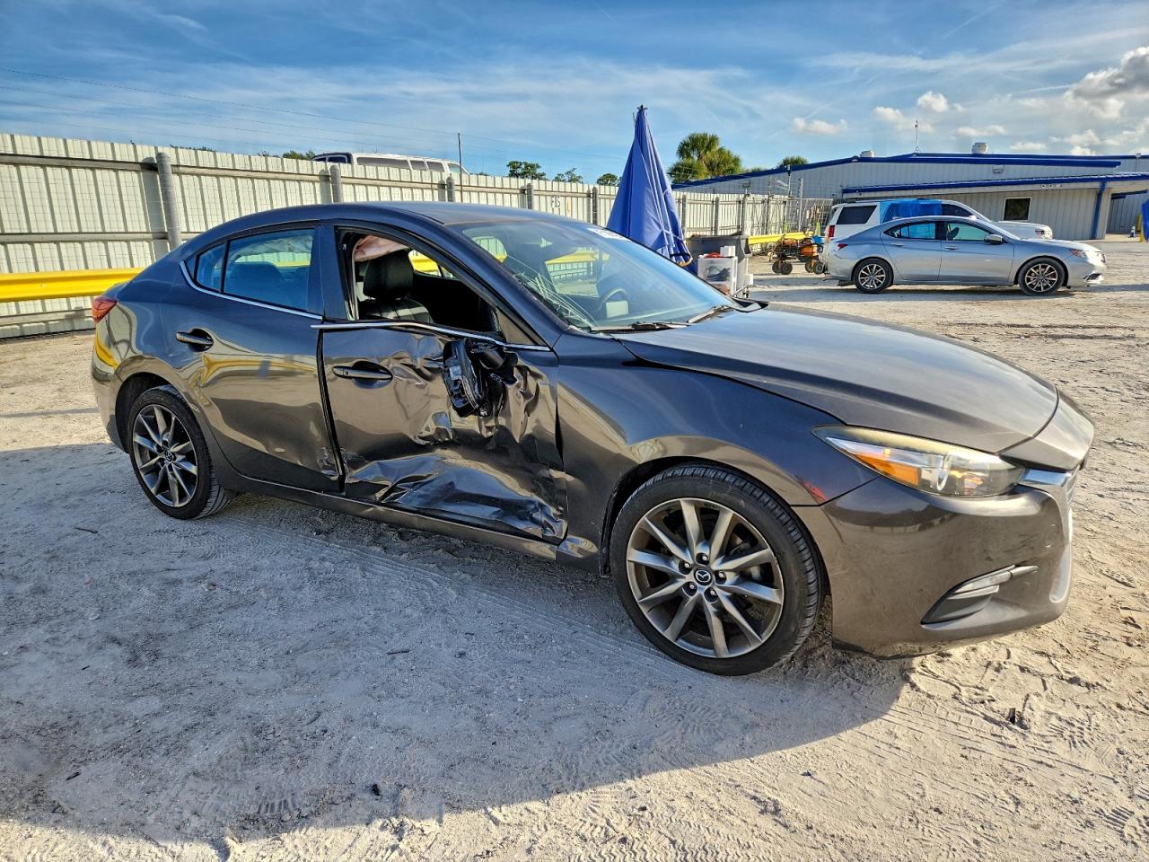 Mazda 3 Touring Image 3