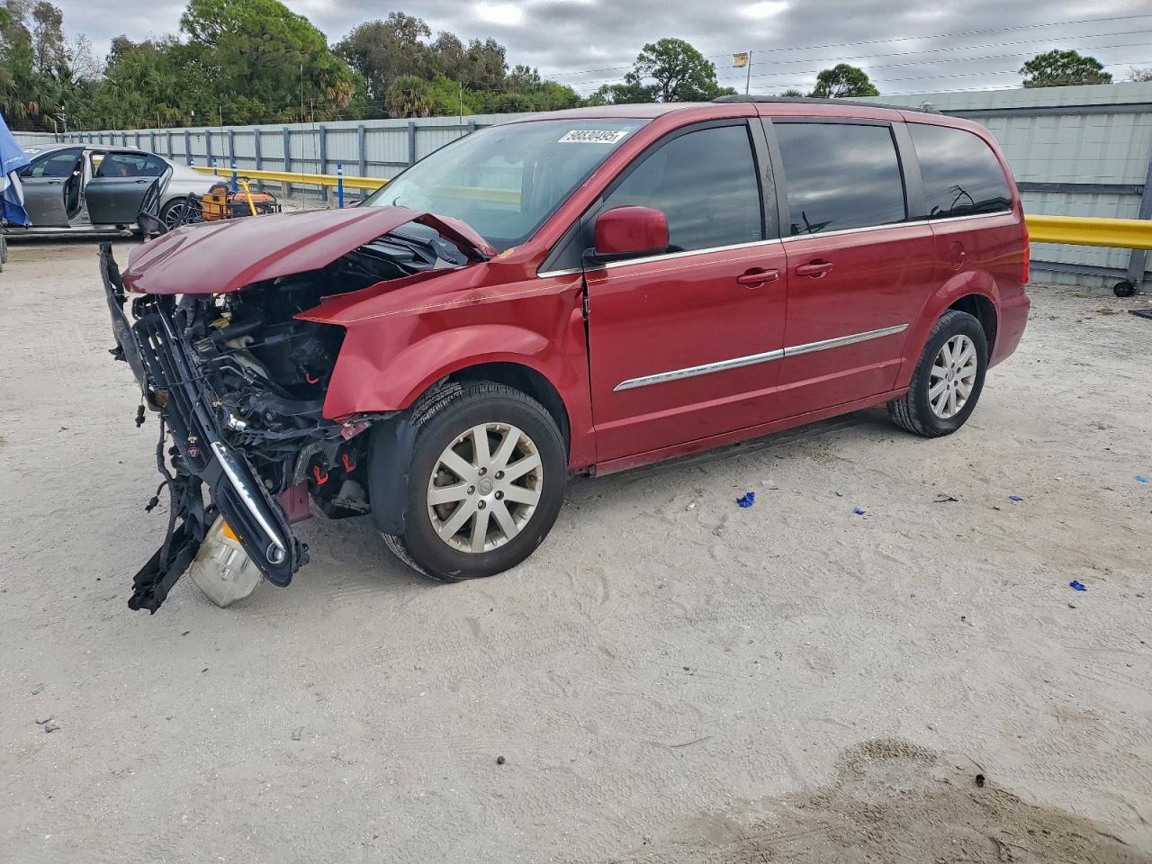 Chrysler Minivan Touring Image 1