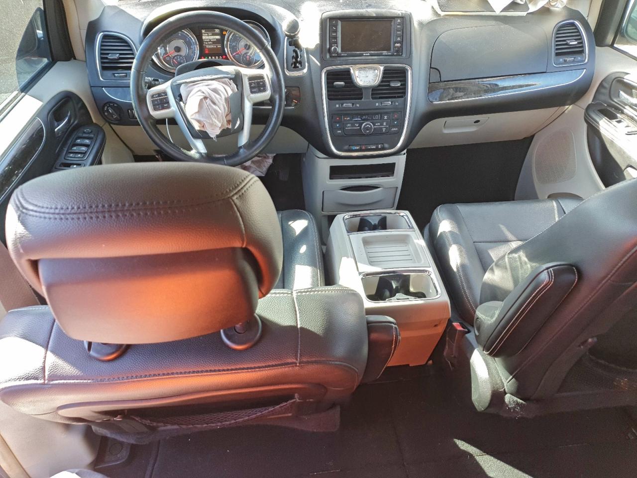 Chrysler Minivan Touring Image 7